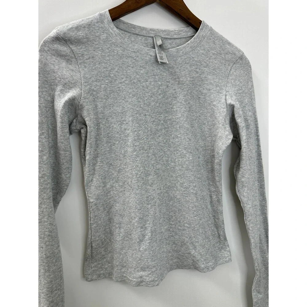 SKIMS Ribbed Cotton Blend Crew Neck Long Sleeve Large Top Light Heather Gray - Picture 3 of 12